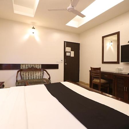 Hotel Clark Heights Neu-Delhi Exterior foto