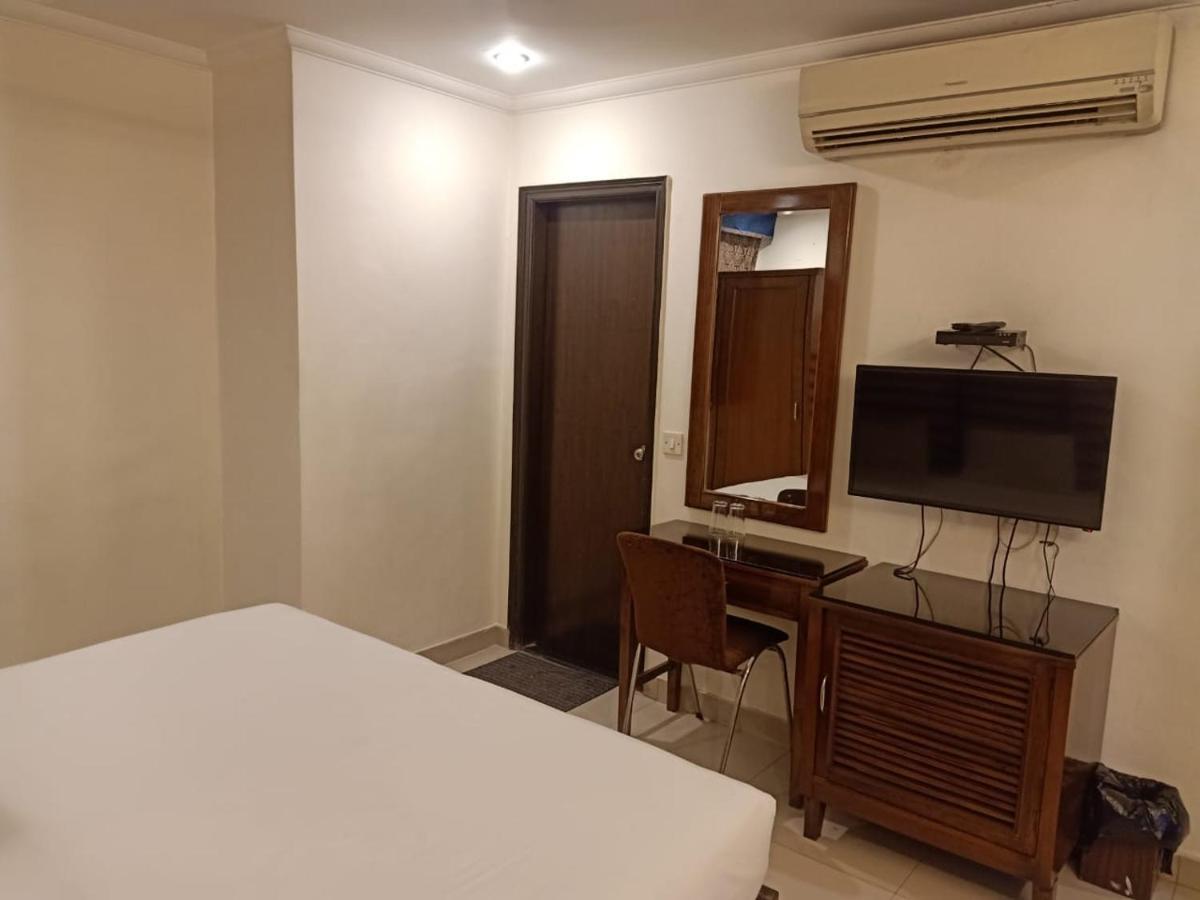 Hotel Clark Heights Neu-Delhi Exterior foto