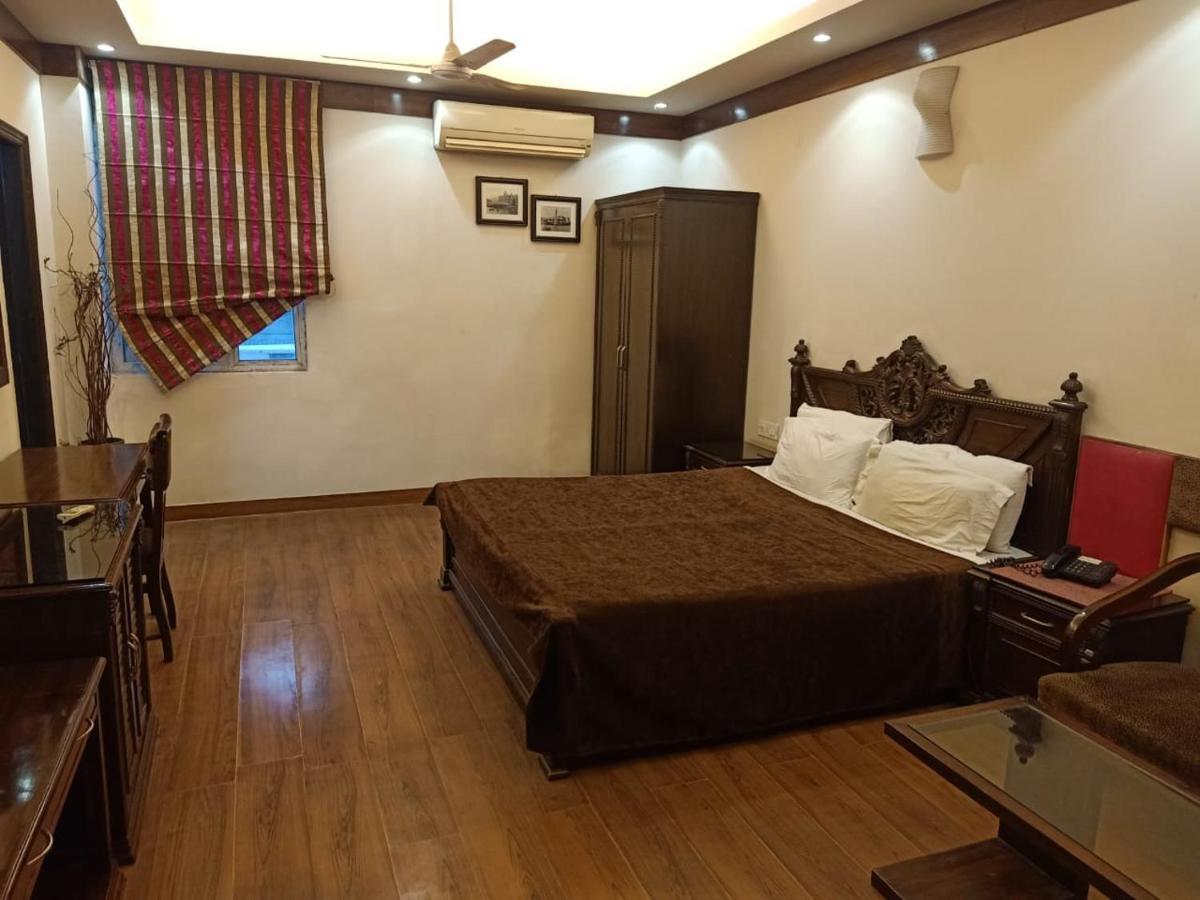 Hotel Clark Heights Neu-Delhi Exterior foto