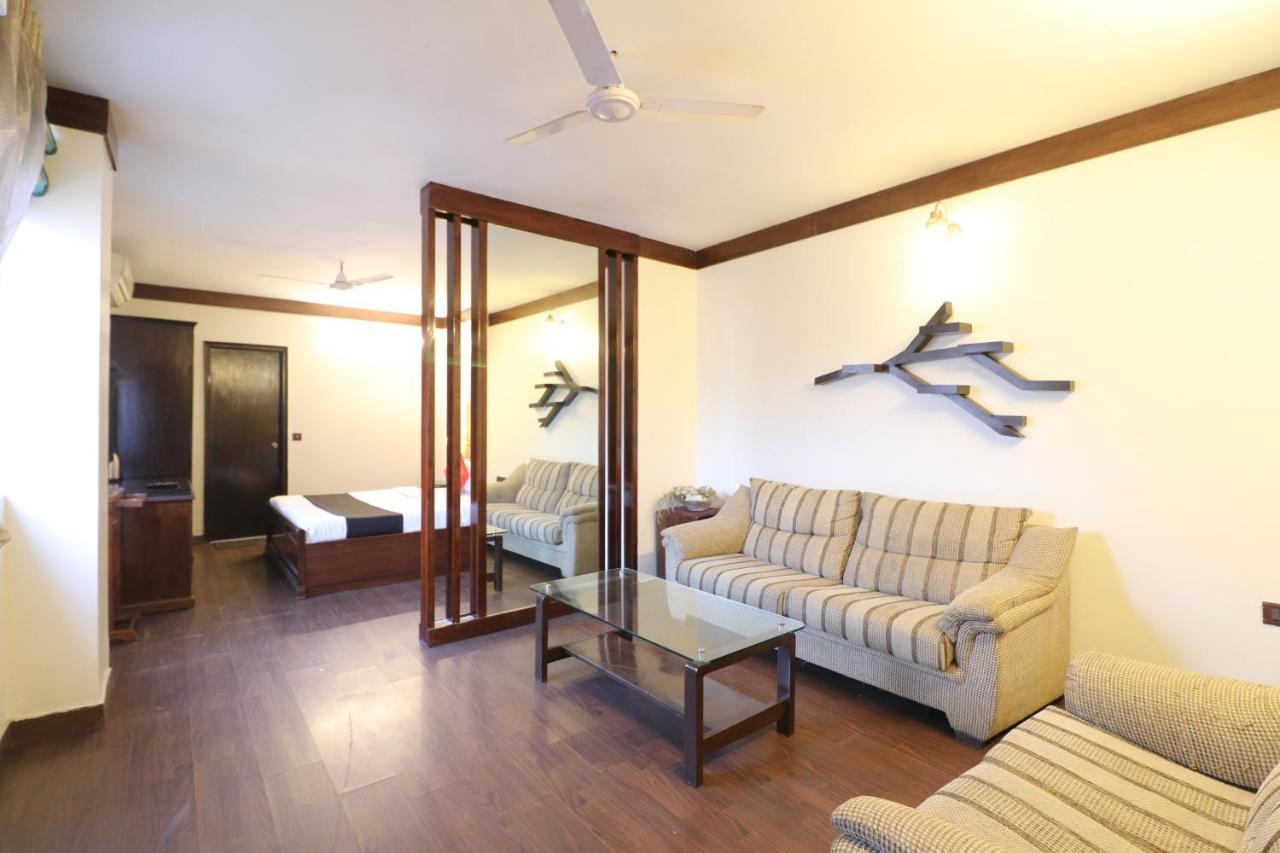 Hotel Clark Heights Neu-Delhi Exterior foto