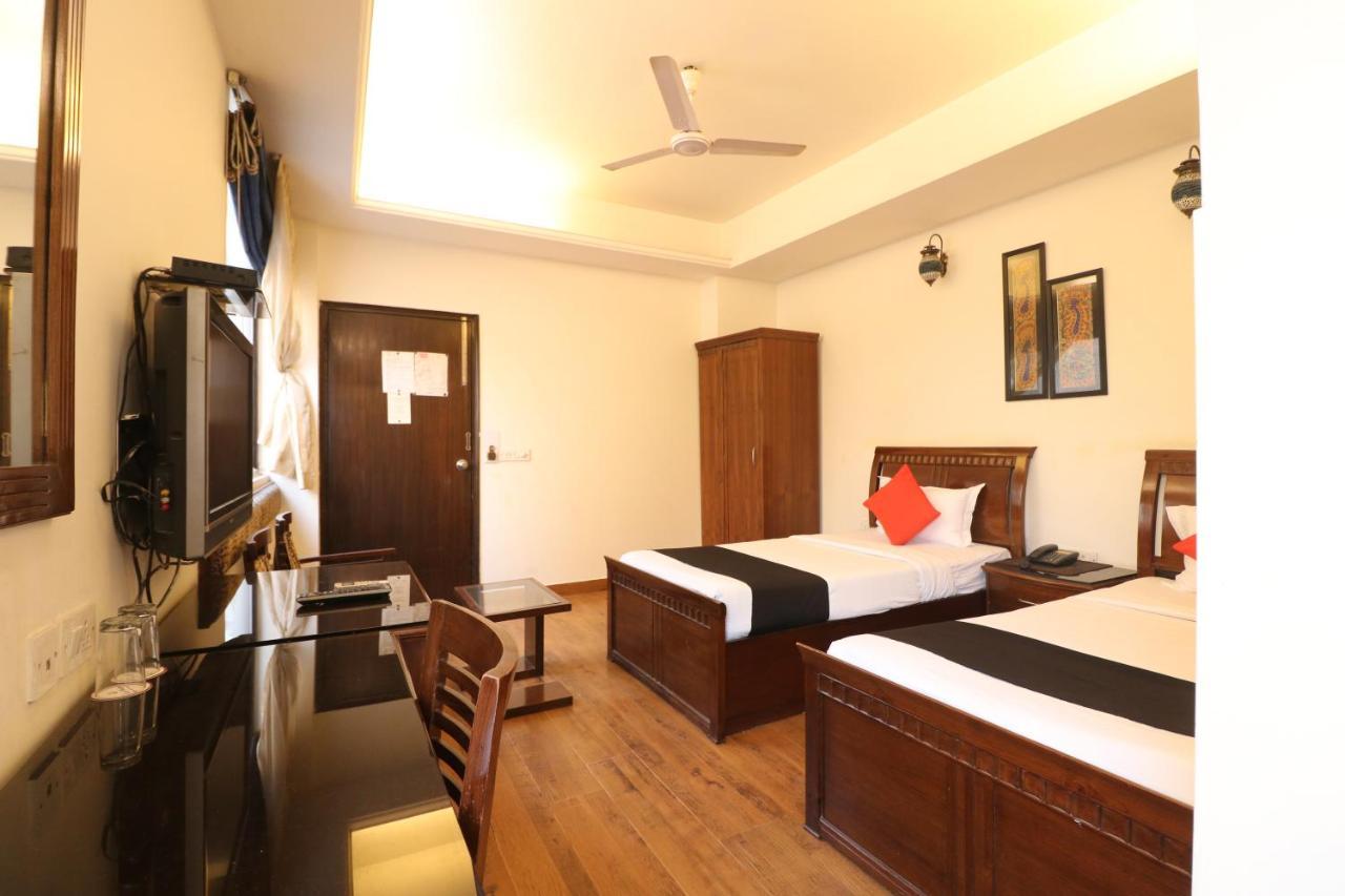 Hotel Clark Heights Neu-Delhi Exterior foto