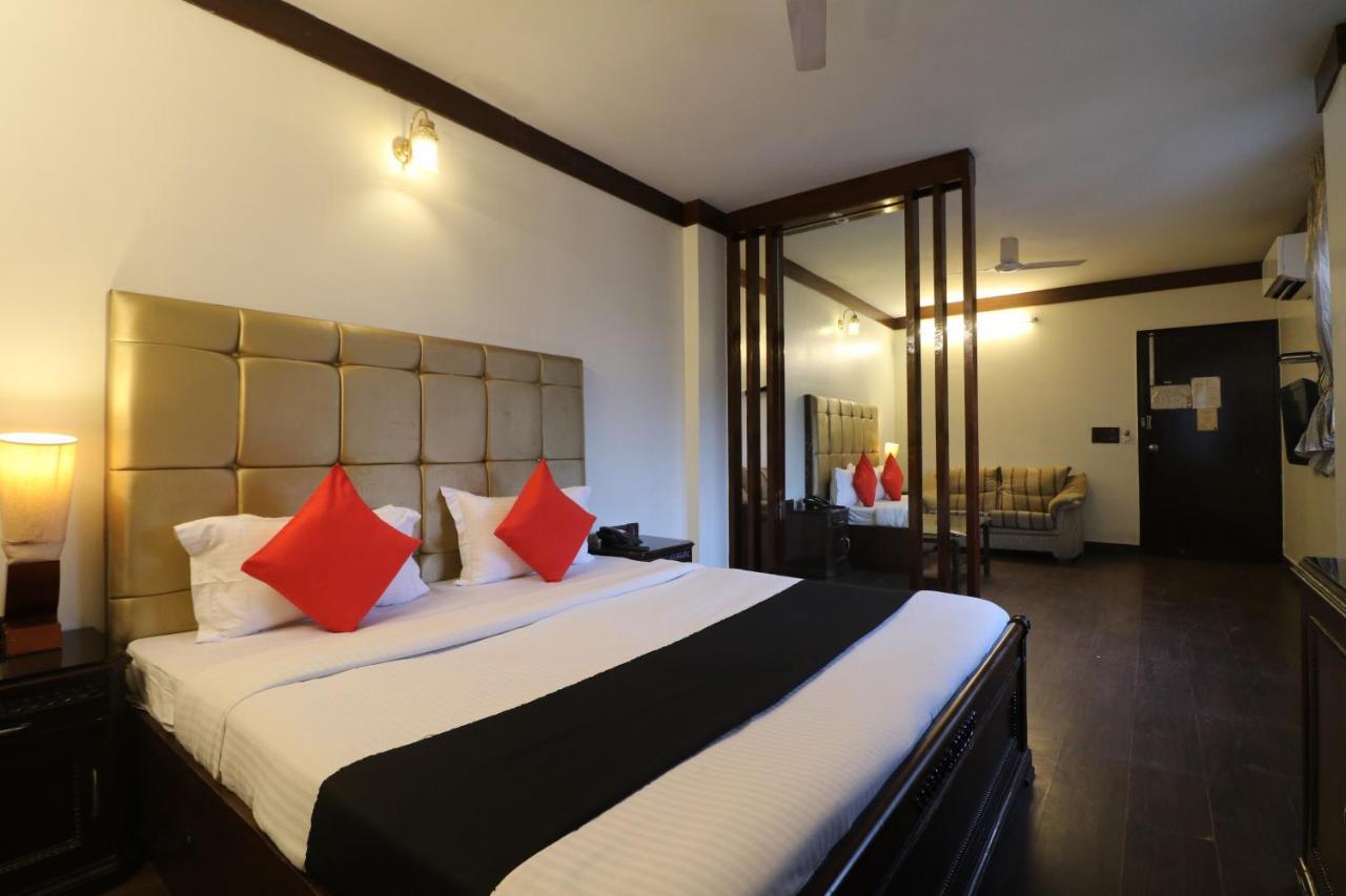 Hotel Clark Heights Neu-Delhi Exterior foto