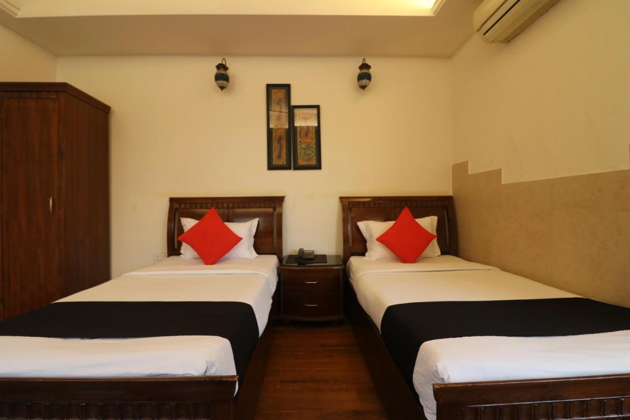 Hotel Clark Heights Neu-Delhi Exterior foto