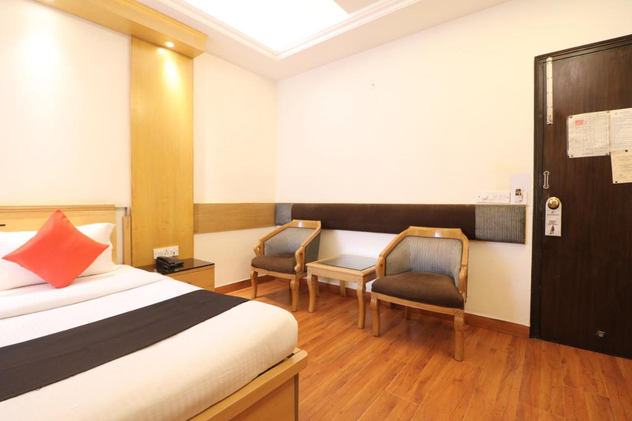 Hotel Clark Heights Neu-Delhi Exterior foto