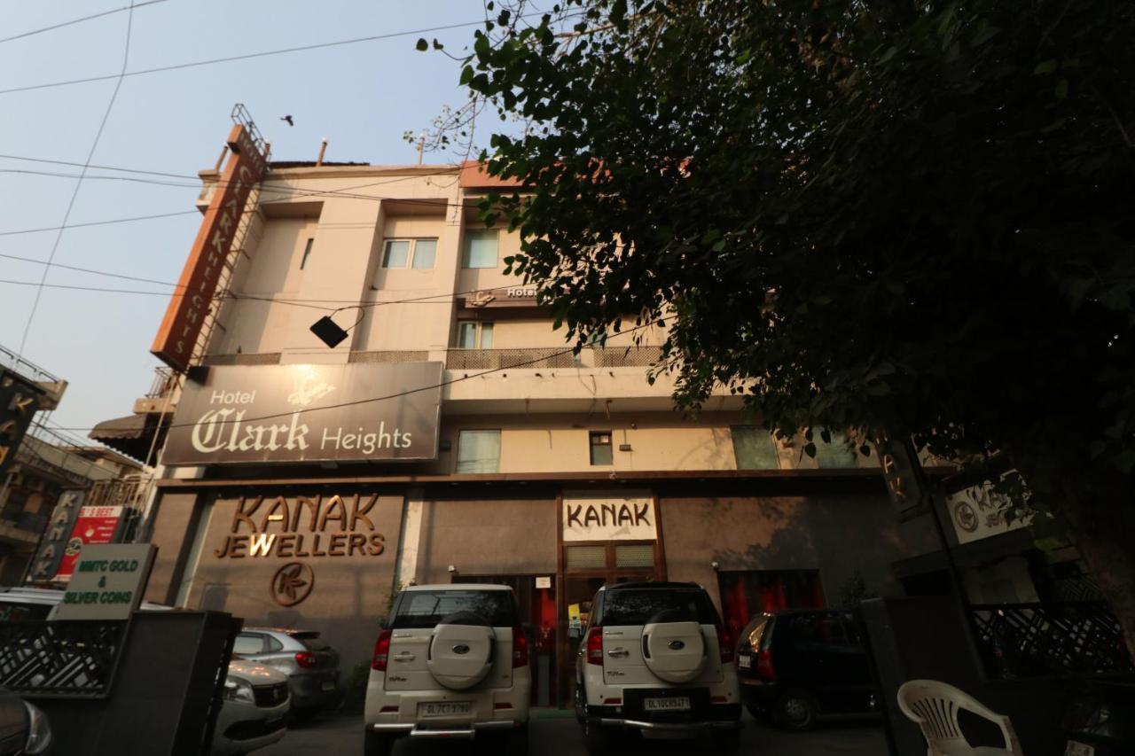 Hotel Clark Heights Neu-Delhi Exterior foto