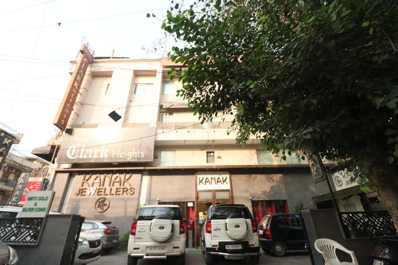 Hotel Clark Heights Neu-Delhi Exterior foto