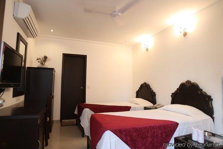 Hotel Clark Heights Neu-Delhi Zimmer foto