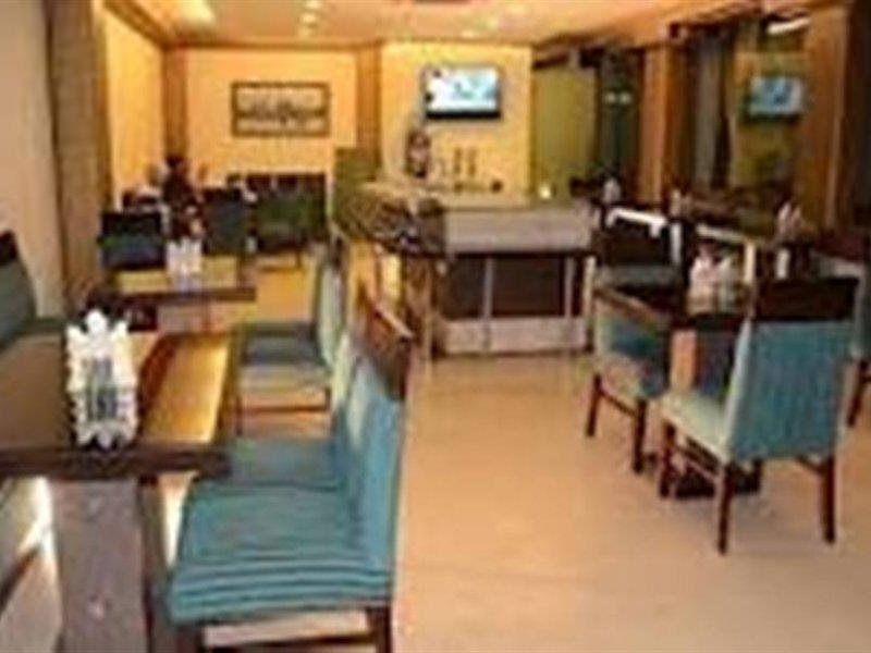 Hotel Clark Heights Neu-Delhi Exterior foto