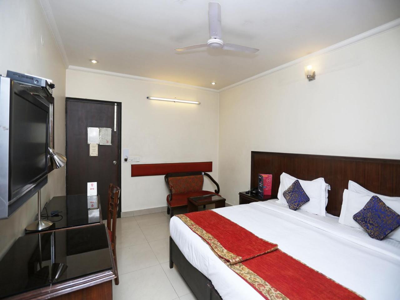 Hotel Clark Heights Neu-Delhi Exterior foto