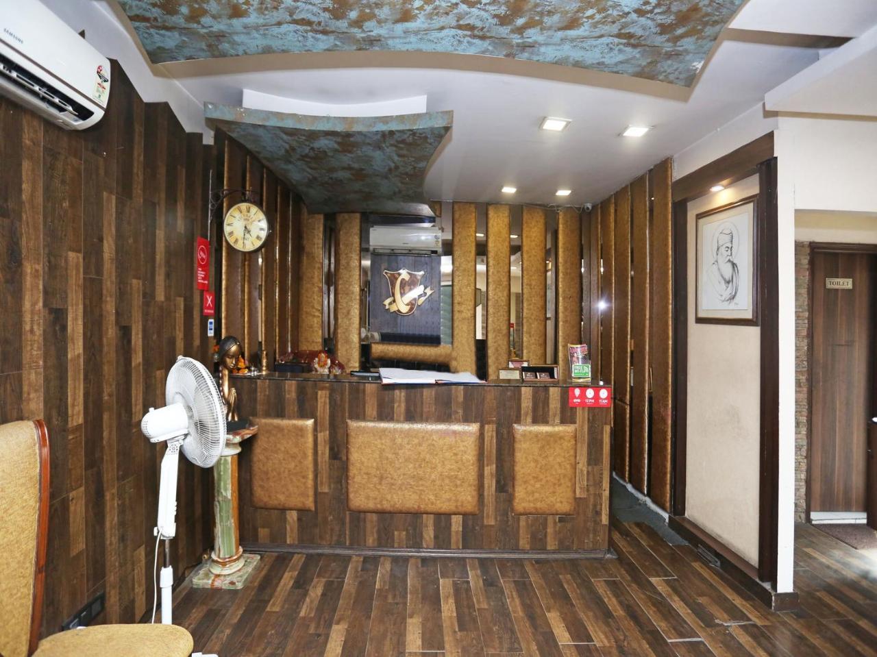 Hotel Clark Heights Neu-Delhi Exterior foto