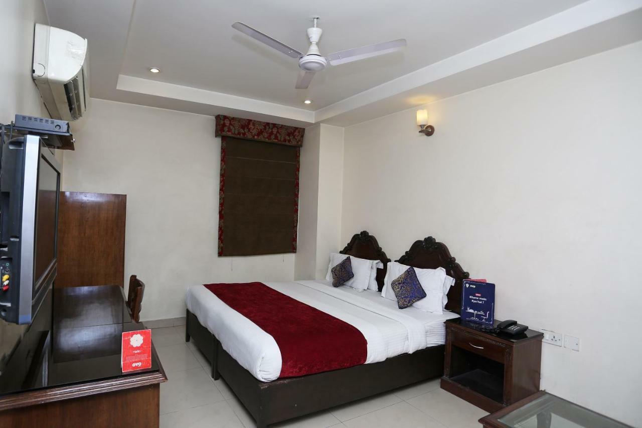 Hotel Clark Heights Neu-Delhi Exterior foto