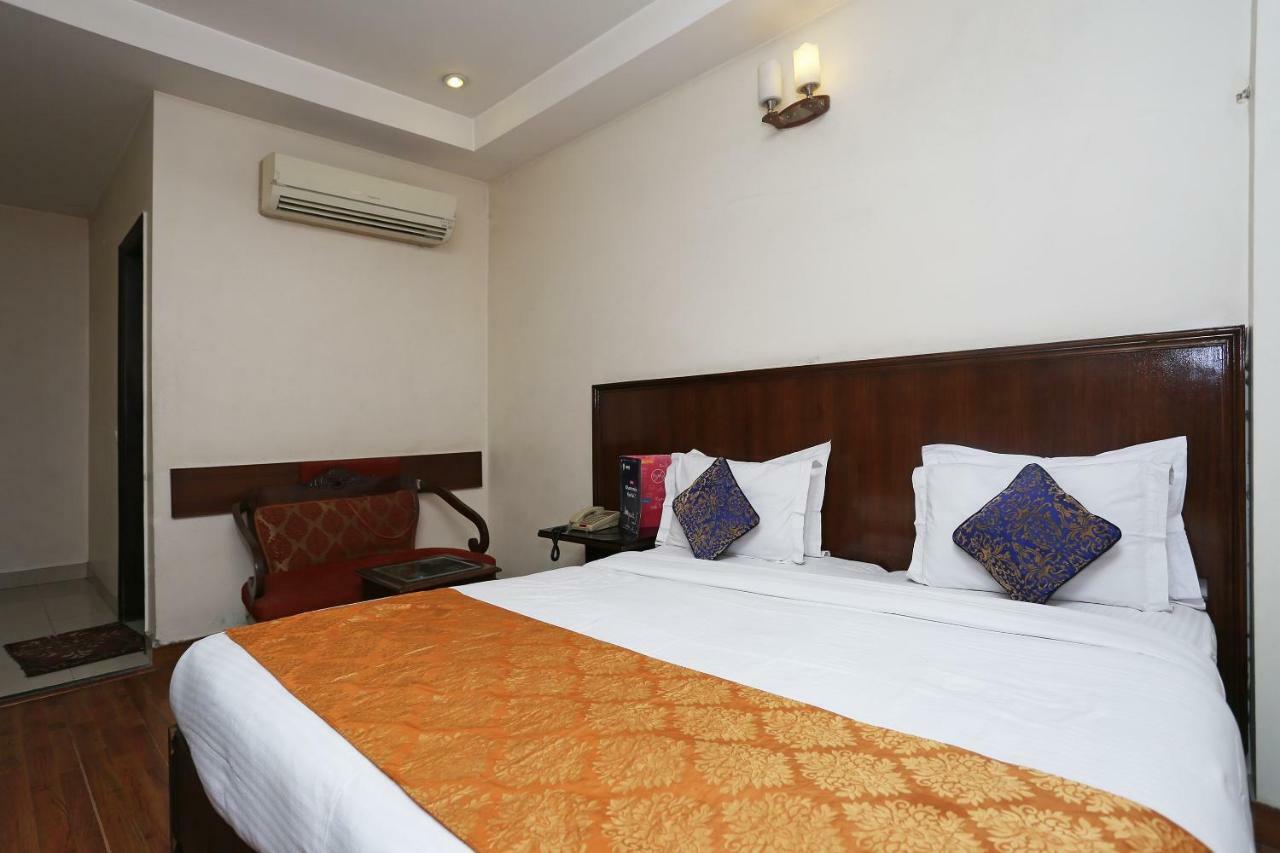 Hotel Clark Heights Neu-Delhi Exterior foto