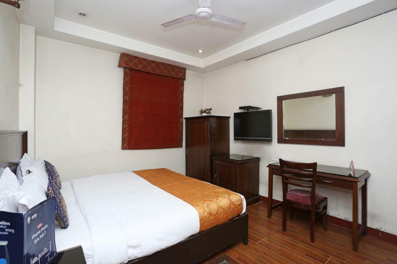Hotel Clark Heights Neu-Delhi Exterior foto